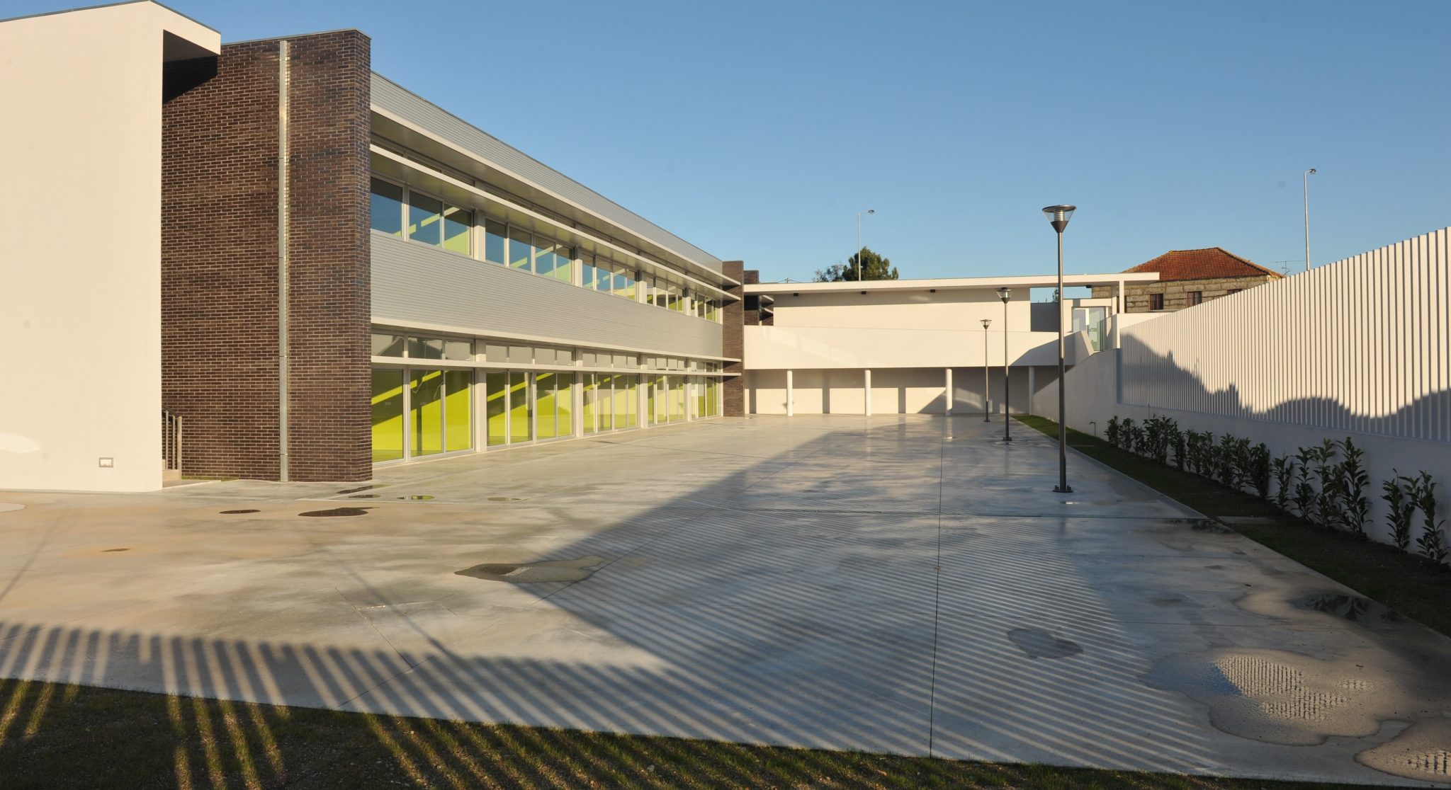 Famalicão Centro escolar de Antas com três funcionárias infetadas. 1º